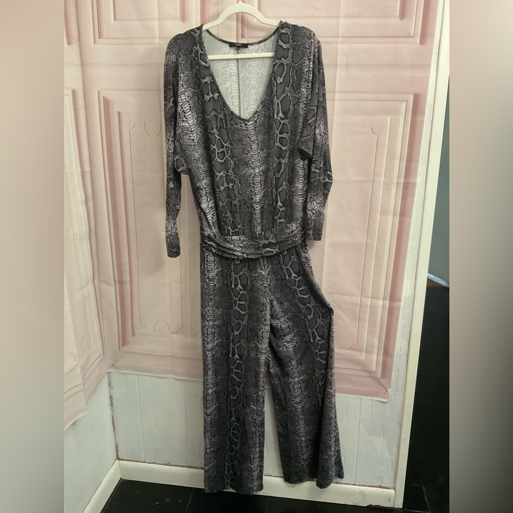 WOMEN’S SNAKE PRINT JUMPSUIT (oversized)
